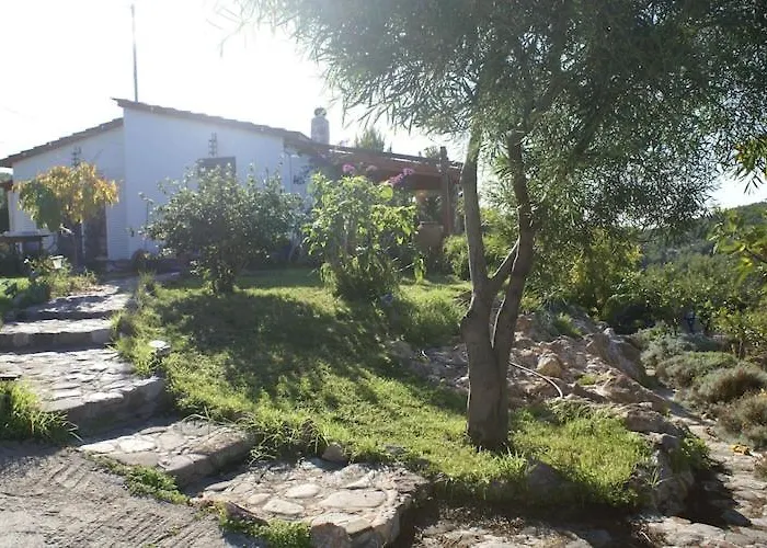 With Garden In * Kritinía