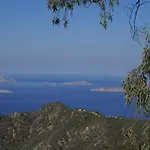 Holiday Home With Garden In Kritinia