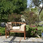 With Garden In Kritinía