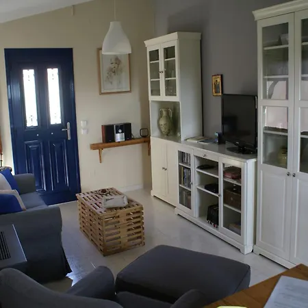Holiday home Holiday Home With Garden In Kritinia *